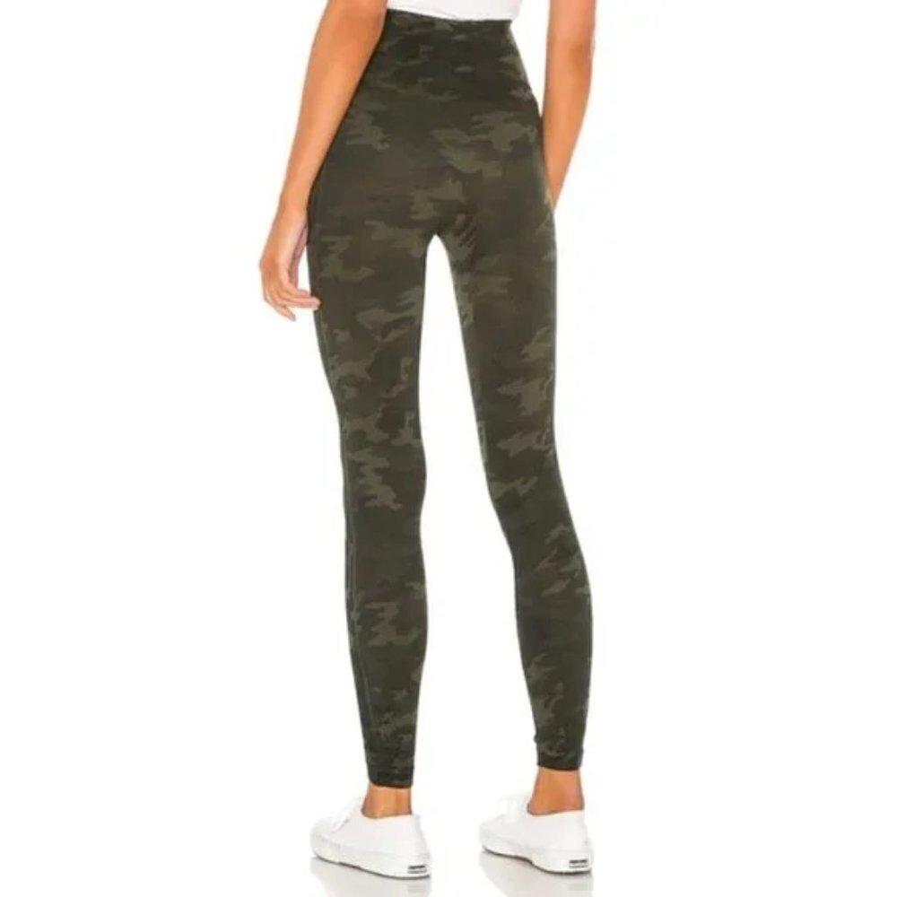 Spanx Seamless Camo Leggings in Color Green Size L
